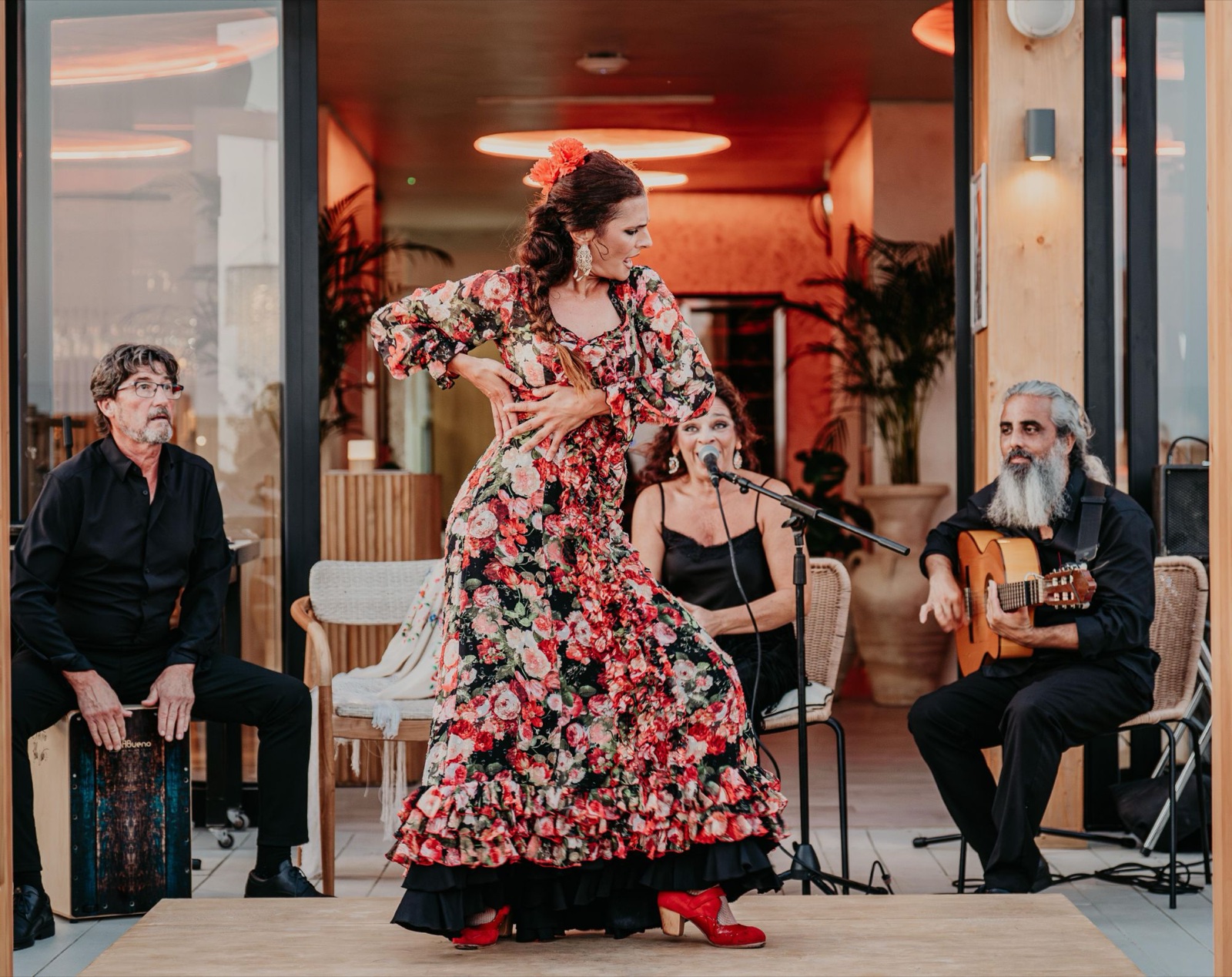Tradición — cuadro flamenco con música en directo